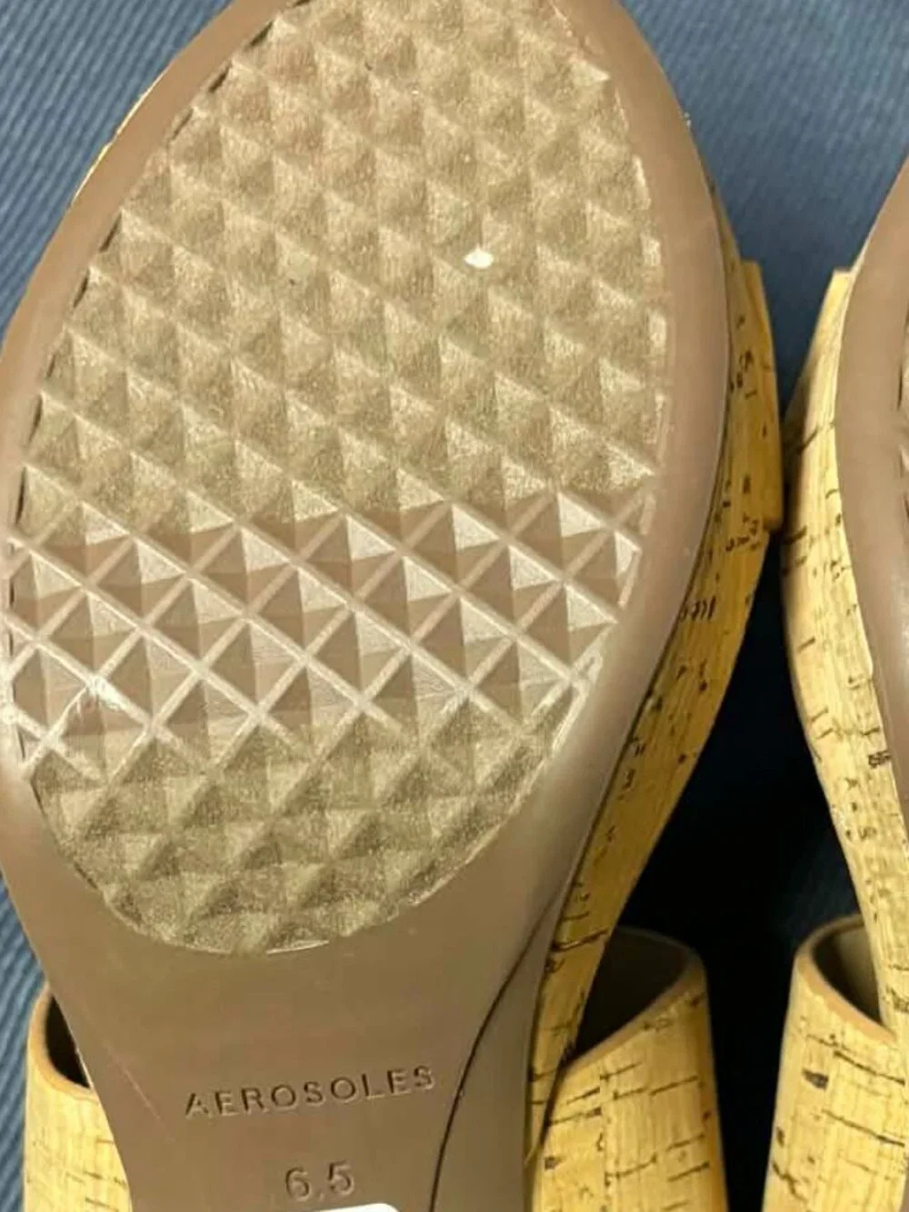 Aerosoles Camera platform sandals in a natural cork with gold fleck finish 6.5
